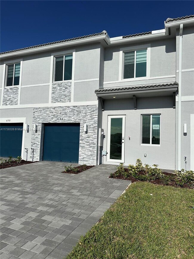 685 SE 13th St Cir in Homestead, FL - Building Photo - Building Photo