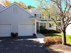 1302 Revere Rd in Danbury, CT - Building Photo - Building Photo