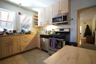 22 Edison Ave, Unit 1 in Medford, MA - Foto de edificio - Building Photo