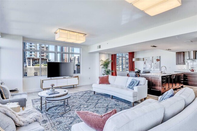 54 Rainey St in Austin, TX - Building Photo - Building Photo