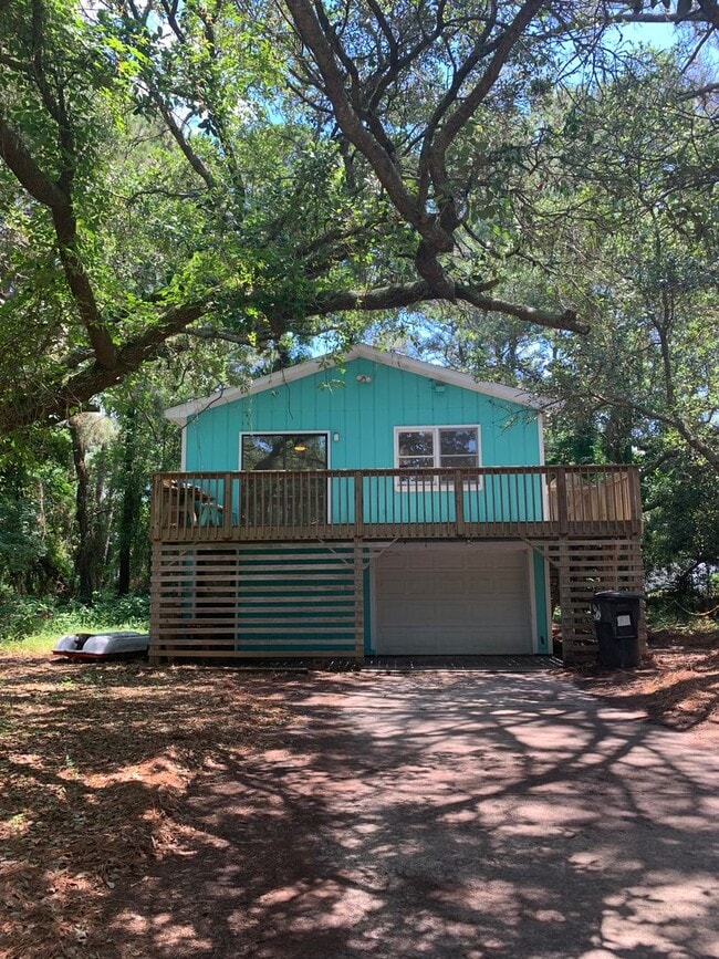 property at 1104 Charlotte Ln