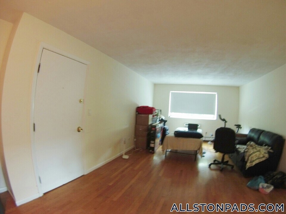 26 Allston St, Unit 16 in Boston, MA - Building Photo