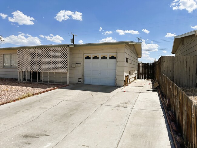 6553 Bourbon Way in Las Vegas, NV - Building Photo - Building Photo