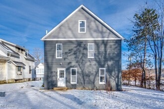 155 W Walnut St in Wadsworth, OH - Building Photo - Building Photo