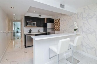 405 N Hibiscus Dr, Unit 101 in Miami Beach, FL - Building Photo - Building Photo