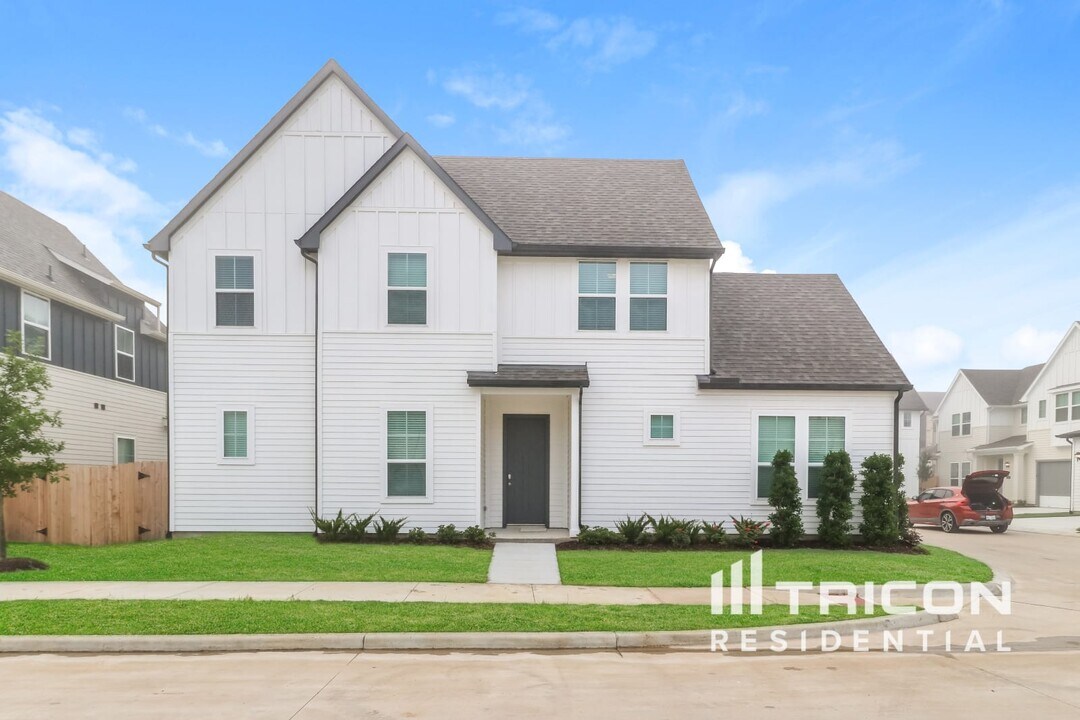 9835 Willow Creek Commerce Dr in Tomball, TX - Building Photo