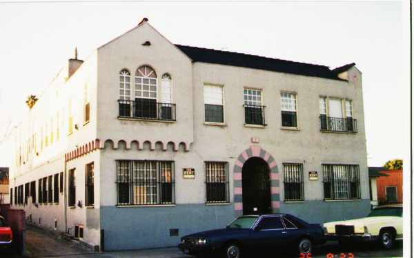 808 W 68th St in Los Angeles, CA - Building Photo - Building Photo