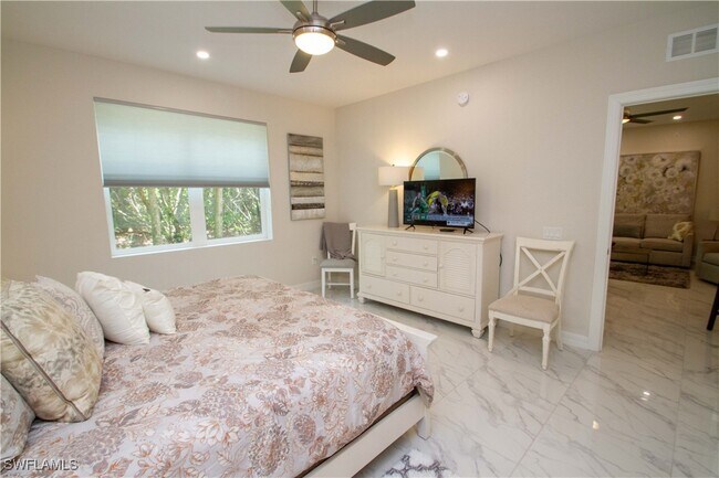 244 Indies Dr E in Naples, FL - Building Photo - Building Photo