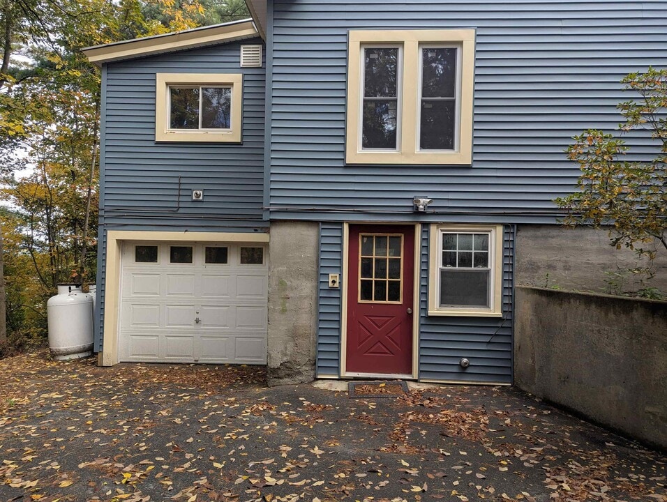 129 Green St in St Johnsbury, VT - Building Photo