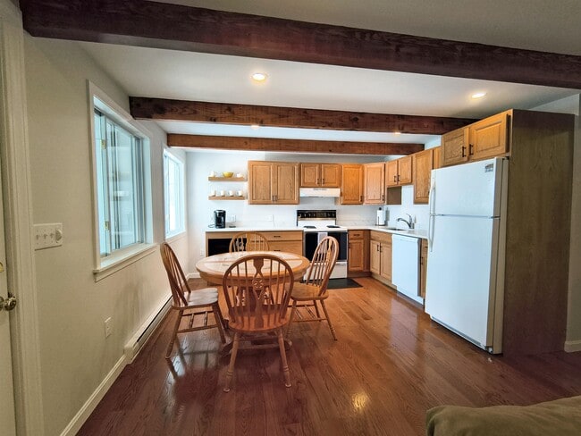 1330 Lake St in Bristol, NH - Building Photo - Building Photo