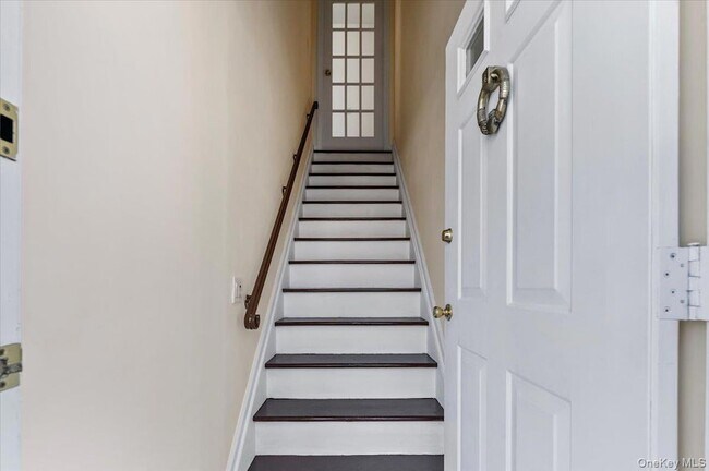 20 Alex Ln, Unit 2 in Glen Cove, NY - Building Photo - Building Photo