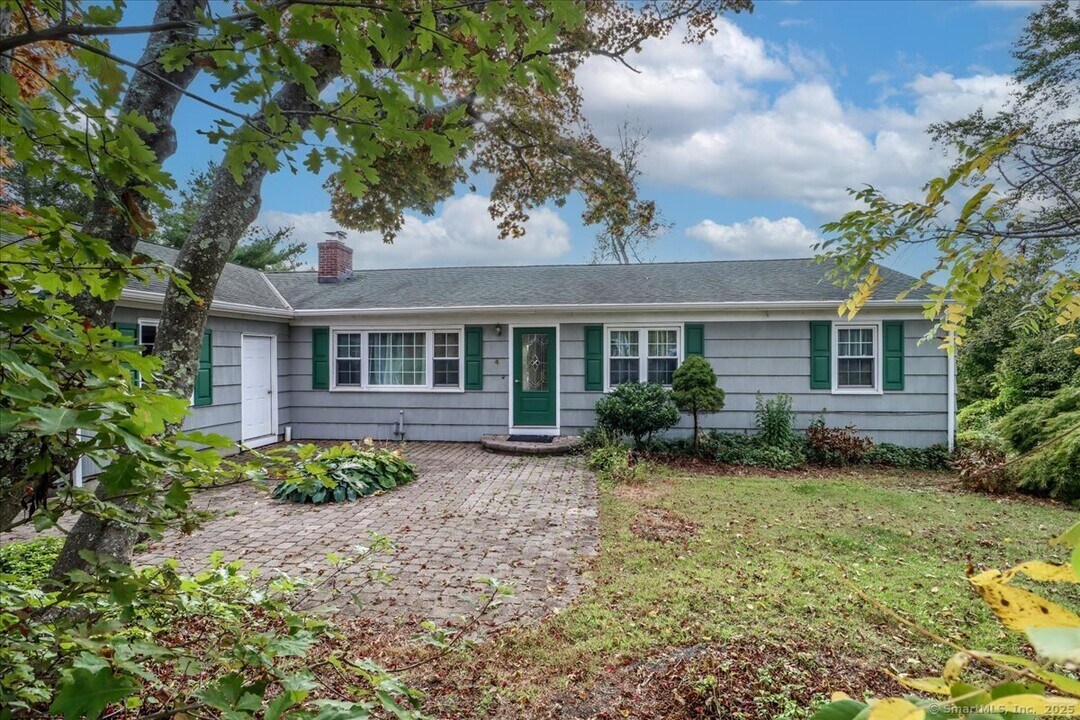 4 Vista Dr in Brookfield, CT - Building Photo