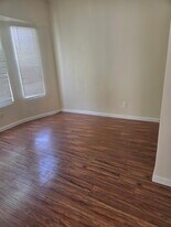 1940 S New England St, Unit 3F in Los Angeles, CA - Building Photo