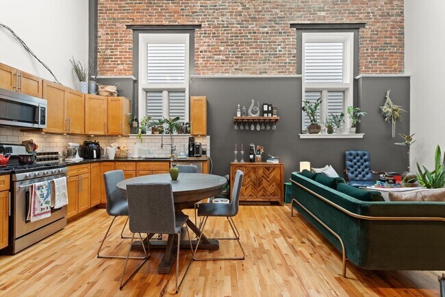 340 Saratoga St, Unit #3 in Boston, MA - Building Photo - Building Photo