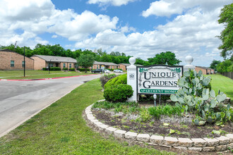 The Summit at Unique Gardens Apartments in Fort Worth, TX - Building Photo - Building Photo