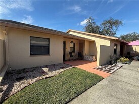 38350 Ironwood Pl, Unit 5 in Zephyrhills, FL - Building Photo