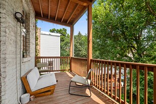 2507 N Sawyer Ave, Unit 1R in Chicago, IL - Building Photo