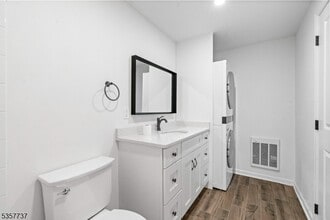 54 W Somerset St in Raritan, NJ - Building Photo - Building Photo