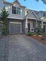 16189 SW Holland Ln in Sherwood, OR - Building Photo