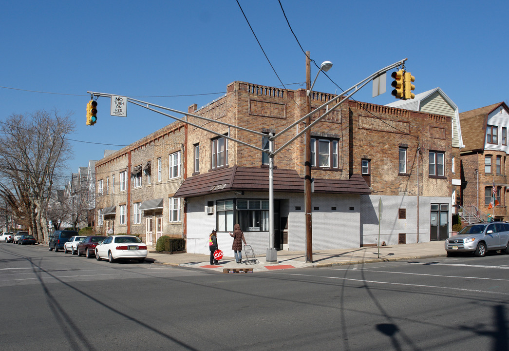 117-119 Avenue C in Bayonne, NJ - Foto de edificio