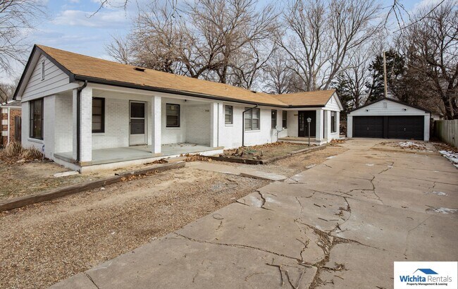 property at 742-744 S Broadview St