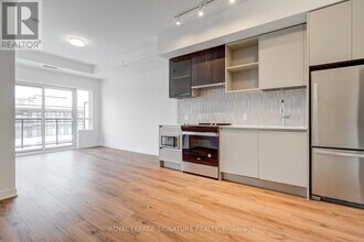 395 Dundas St W in Oakville, ON - Building Photo - Building Photo