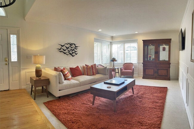 property at 2009 Sweetbriar Ln