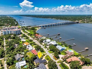 105 John Anderson Dr in Ormond Beach, FL - Foto de edificio - Building Photo