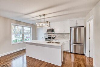 1400 Hamilton Blvd in South Plainfield, NJ - Foto de edificio - Building Photo