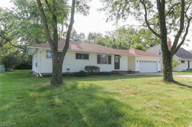 1265 Blueberry Hill Dr in Brunswick, OH - Foto de edificio - Building Photo