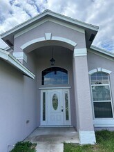 674 SE Thornhill Dr in Port St. Lucie, FL - Building Photo - Building Photo
