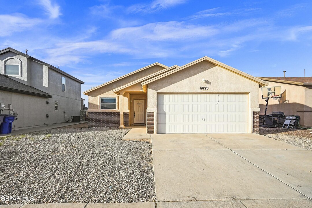 14223 Poets Rock Ln in El Paso, TX - Building Photo