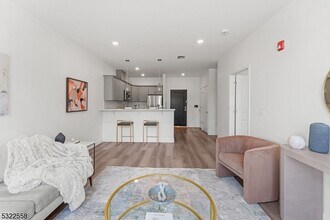 273 E Kinney St-Unit -202 in Newark, NJ - Foto de edificio - Building Photo