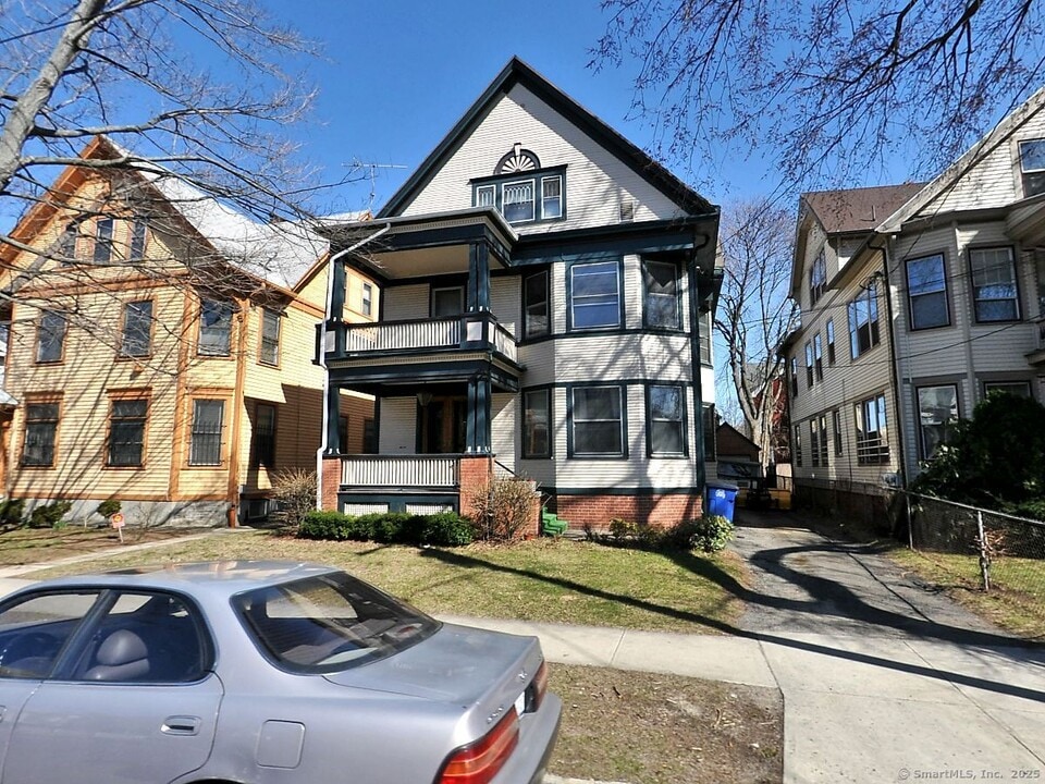 251 Sherman Ave in New Haven, CT - Building Photo