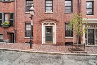 130 Myrtle St in Boston, MA - Building Photo - Building Photo