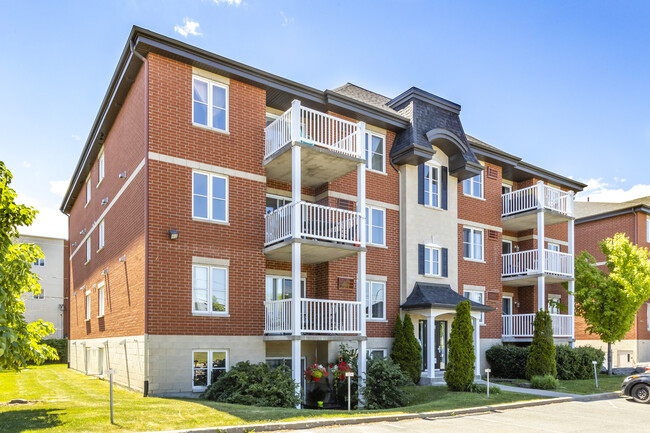 5725 Grande-Allée in Brossard, QC - Building Photo - Building Photo