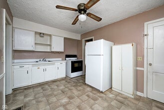 5376 W 10th St in Indianapolis, IN - Building Photo - Building Photo