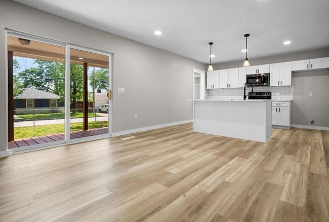 305 N Pike Ave in Bolivar, MO - Building Photo - Building Photo