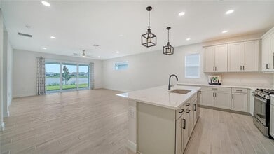 8168 Sternway Rd in Sarasota, FL - Building Photo - Building Photo