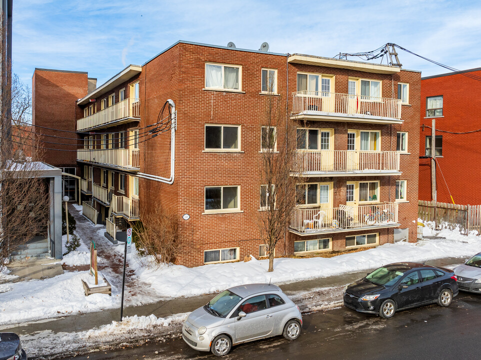 1501 Jarry E in Montréal, QC - Building Photo