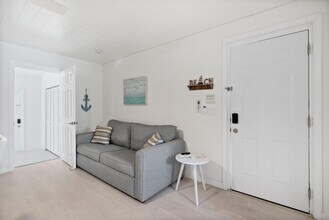 670 Hernando St in Fort Pierce, FL - Building Photo - Building Photo