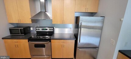 75 Maple St in Conshohocken, PA - Building Photo - Building Photo