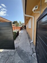 484 E 13th St in Hialeah, FL - Building Photo - Building Photo