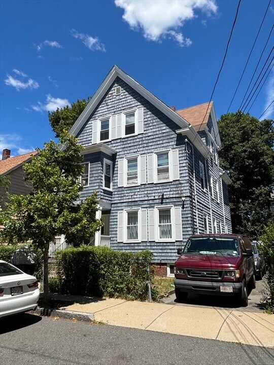 31 Maple Ave in Everett, MA - Building Photo