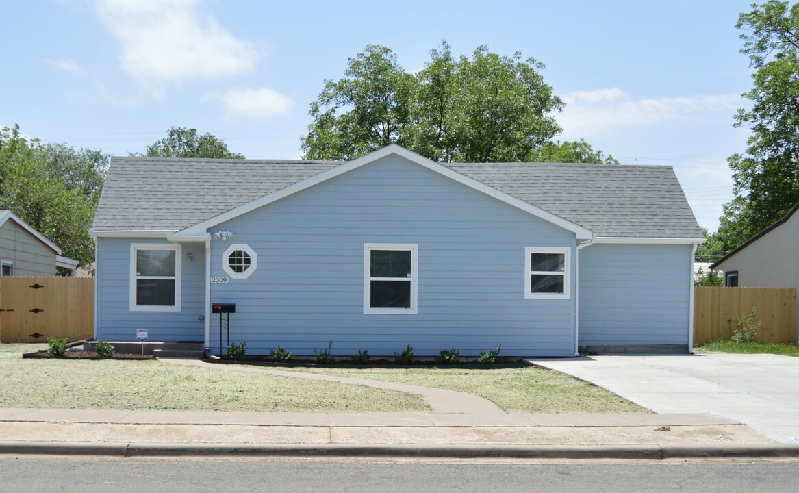 2309 29th St in Lubbock, TX - Foto de edificio