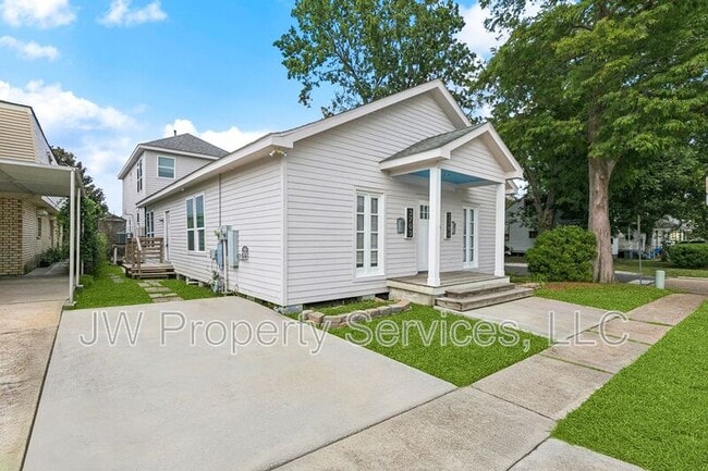3701 Derbigny St in Metairie, LA - Building Photo - Building Photo