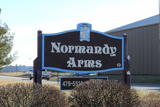 Normandy Arms in Evansville, IN - Foto de edificio - Building Photo