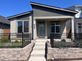 20864 SE Denver Dr in Bend, OR - Building Photo