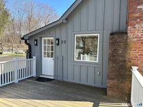 20 Cannondale Rd in Weston, CT - Building Photo - Building Photo