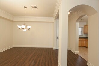 10355 Riverside Dr, Unit 406 in Toluca Lake, CA - Building Photo - Building Photo